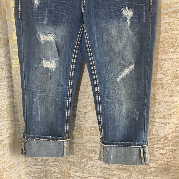 ALMOST famous Medium Blue Wash Distressed Capris Jeans Size 5 - Picture 4 of 10